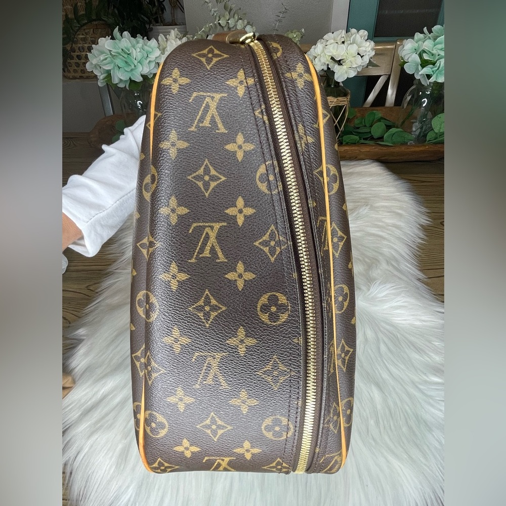 (Mt168) Authentic Louis Vuitton Monogram Excursio… - image 6